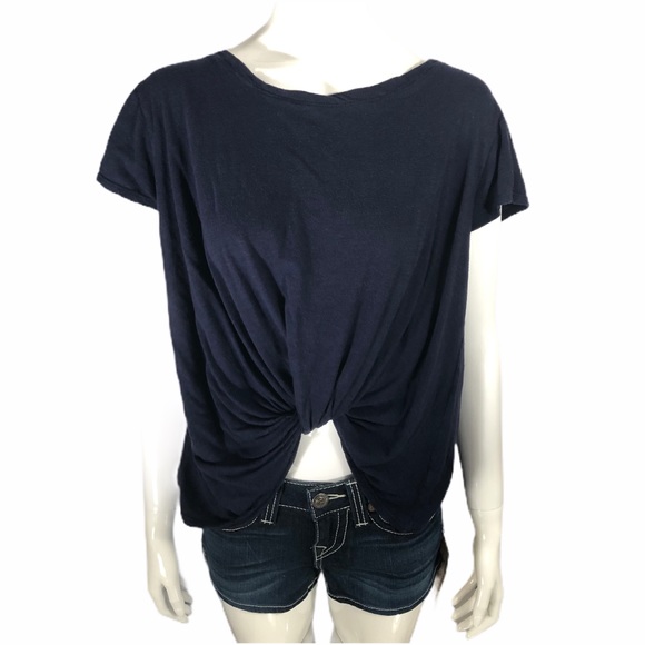 bobeau Tops - Scoop Neck twist T-shirt M